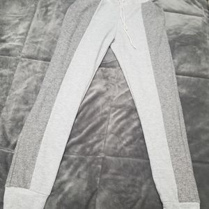 🏷5/$25 wish and whim sweat pants sz medium grey